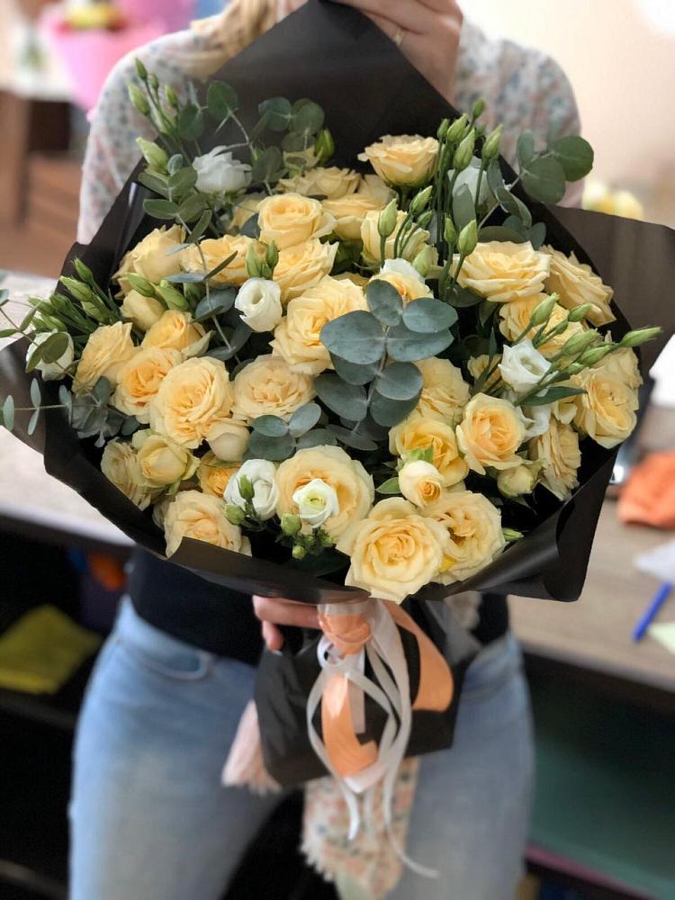 Букет цветов из: Розы и Лизиантусы в Началово