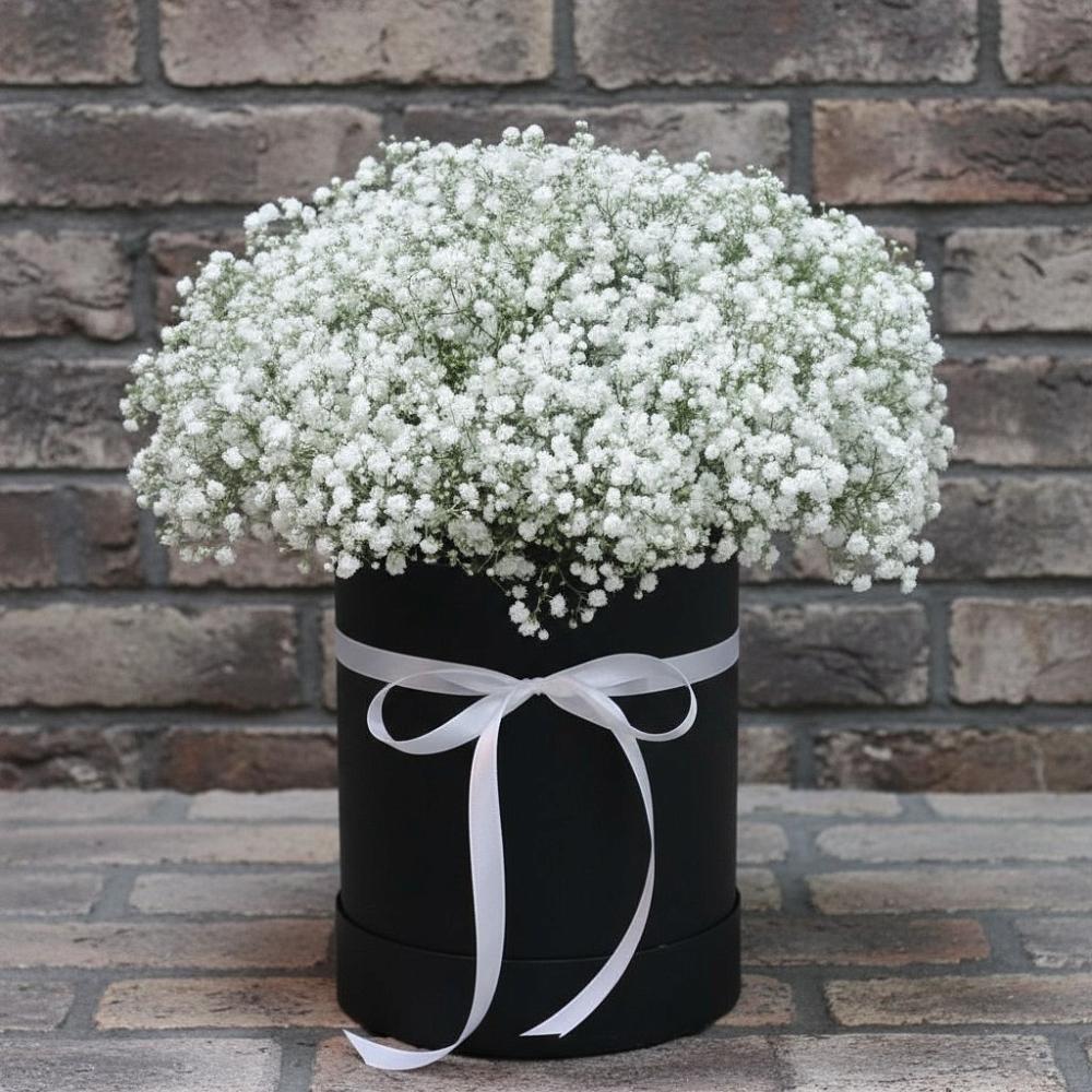 Цветочная композиция из Гипсофила в шляпной коробке в Началово