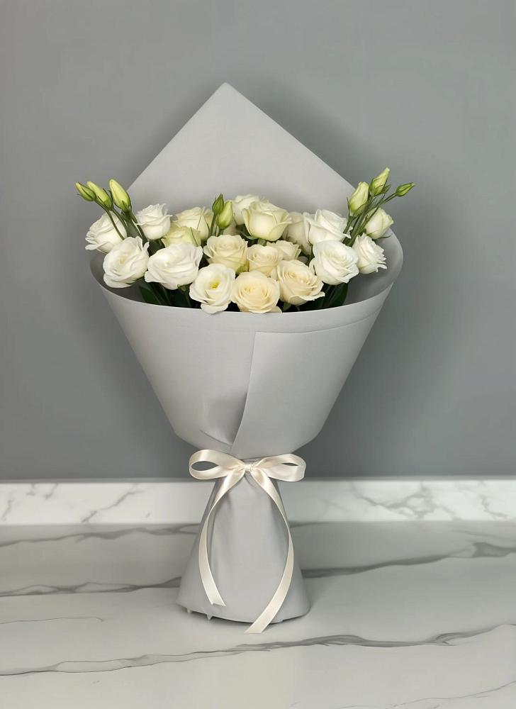 Букет цветов из: Розы и Лизиантусы в Началово