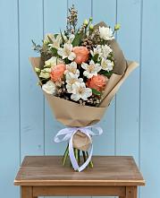 Букет цветов из:  Альстромерии, Лизиантусы, Розы и Хризантемы в Началово