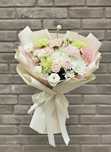 Букет цветов из:  Гвоздики, Розы, Лизиантусы и Хризантемы #REPLACE_PRED# Началово