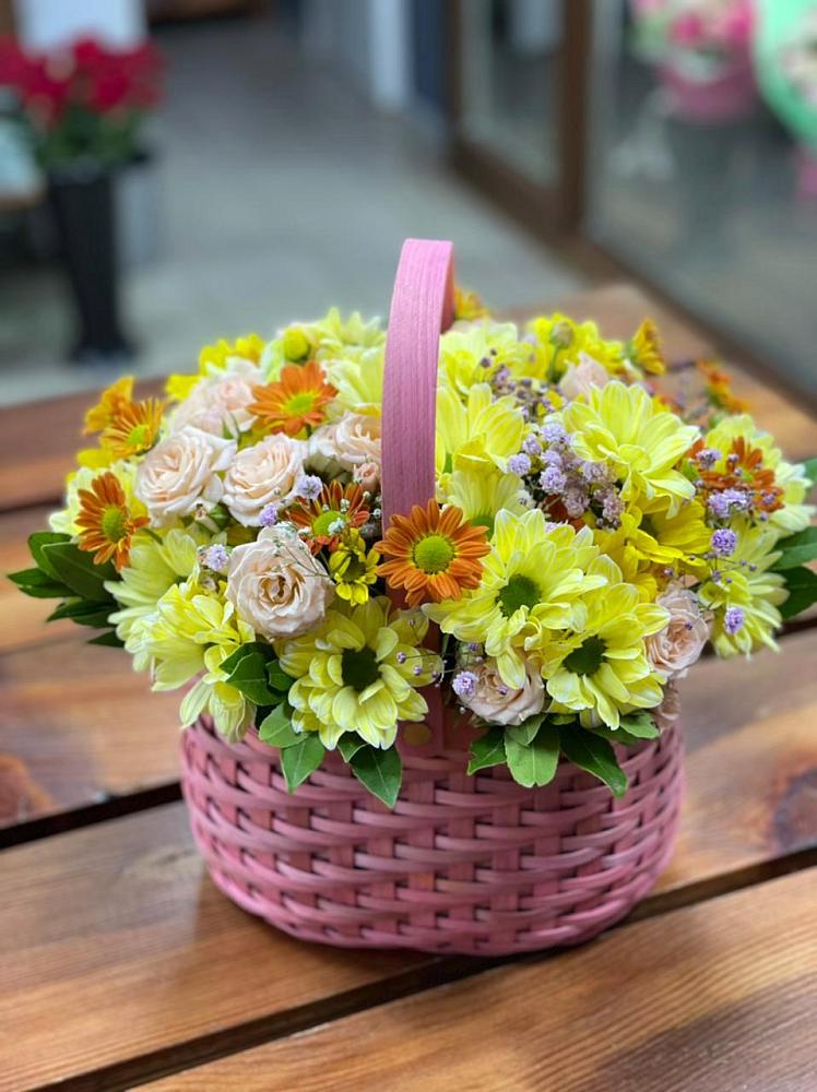 Цветочная композиция из Хризантемы и Розы в корзине в Началово