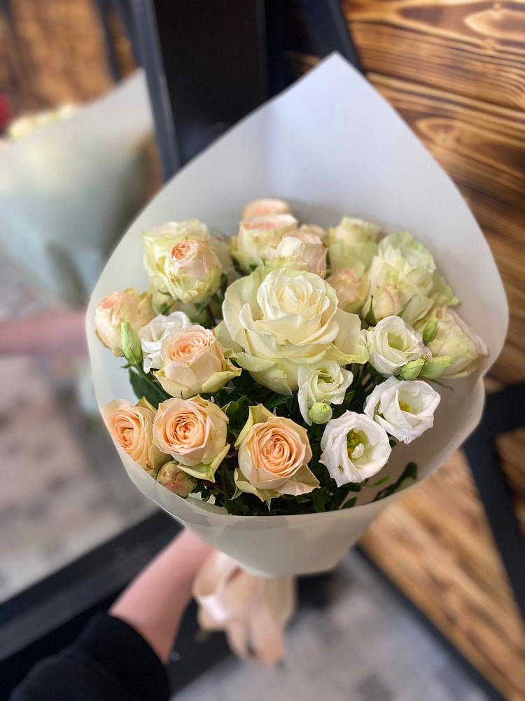 Букет цветов из: Розы и Лизиантусы в Началово